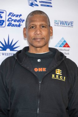 Scuba Dalış Eğitmeni / Eski İtfaiyeci Tony Sheen, Girişimci Eğitim Merkezi A.Ş. 'ne katıldı. EECI Ofisi' nde Büyük Kutlama ve Açık Ev, Los Angeles, CA, 21 Aralık 202