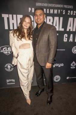 Dağın tepesindeki danışman Anton Castaneda ve eşi Rory Baba Eğlencesi 'nin Gravitas Beverly Hills, Los Angeles, CA' da düzenlenen Gravitas-Grammy öncesi yardım galasına katılıyor.