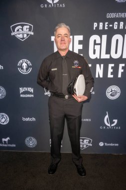 İtfaiyeci John Stulhman Grammy Öncesi Eğlencesi 'nin 2025 Gravitas Beverly Hills' teki Global Affair Benefit Galası 'na katıldı.