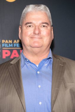 Aktör Eric Fenton 13 Şubat 2025 'te Culver Theater, Los Angeles' ta 