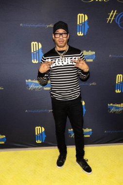 Ödüllü hip-hop sanatçısı ve yapımcısı Şef Sean, 15 Şubat 2025 'te Los Angeles, Los Angeles' taki XO Şölen Salonu 'nda düzenlenen WFBTY (When Feeling Blue, Think Yellow) açılış törenine katılır.