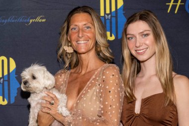 Film Yönetmeni Elizabeth Blake-Thomas, Aktris / Yapımcı Isabella Blake Thomas, XO Banquet Hall, Los Angeles, CA, 15 Şubat 2025 'te Monique Woolley Foundation WFBTY' ye katıldı.