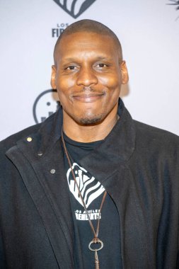 Chris Jai Alex, 22 Şubat 2025 'te Arı Kovanı Los Angeles' ta Dakar Vakfı ve SOLA Impact ile birlikte Los Angeles 'a katıldı.