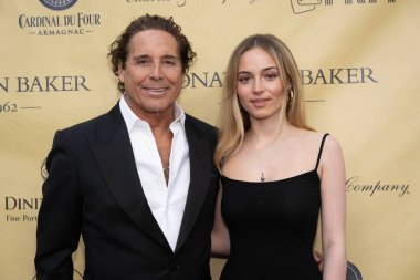 Yönetmen / Yapımcı Jonathan Baker, Şarkıcı / Aktris Trease Baker, The Icons of Hollywood Oscar Viewing Soiree at Baker Manor, Los Angeles, CA, 2 Mart 2025