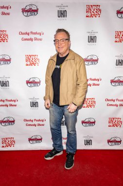 Komedyen / Aktör Tom Arnold 10 Mart 2025 'te Los Angeles, Ziggy Oteli' nde Christine Peake 'in Arsız Peakey' in Komedi Gösterisi 'ne katıldı.