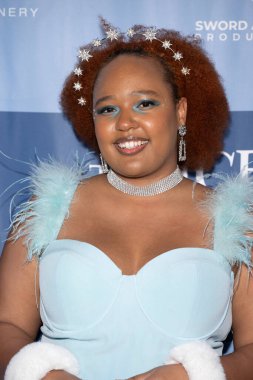 Alia Pyatt TV dizisinin Los Angeles prömiyerine katılıyor. The Ice King 's Heart Studio 537, Los Angeles, CA, 19 Mart 2025