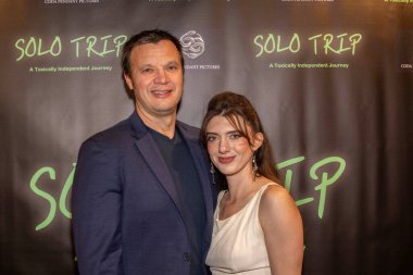 Chris Haman, Yapımcı / Yönetmen / Aktör Madeline Blue, Los Angeles Güzel Sanatlar Tiyatrosu 'nda' Solo Trip 'filminin Los Angeles prömiyerine katıldı.