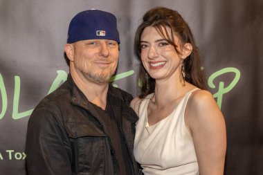 Yapımcı / yönetmen Keida Mascaro, Yapımcı / Yönetmen / Aktör Madeline Blue, Los Angeles Güzel Sanatlar Tiyatrosu 'nda' Solo Trip 'filminin Los Angeles prömiyerine katıldı.