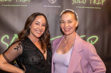 Yazar Bryana Kappadakunnel, Aktris Caitlin Williams, Los Angeles Güzel Sanatlar Tiyatrosu 'nda' Solo Trip 'filminin Los Angeles prömiyerine katıldı.
