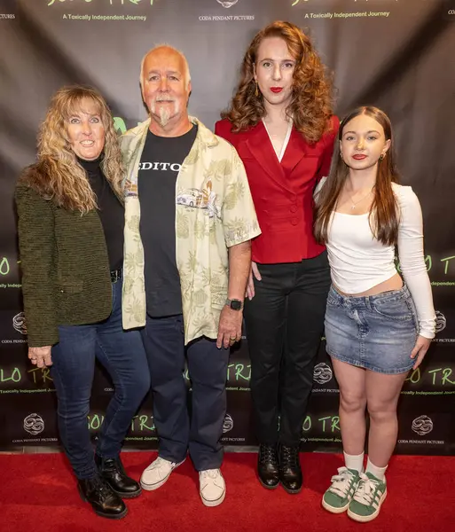 Stefanie Grant, David Grant, Preston Grant, Kiana Grant, Los Angeles Güzel Sanatlar Tiyatrosu 'ndaki' Solo Trip 'filminin Los Angeles prömiyerine katıldılar.