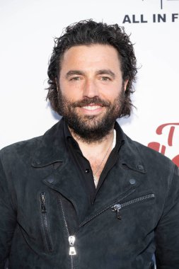 Aktör Luca Riemma, 10 Nisan 2025 'te Harmony Gold Tiyatrosu' nda Los Angeles Prömiyeri 'ne katıldı.