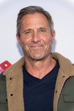 Aktör Rob Estes, 10 Nisan 2025 'te Harmony Gold Tiyatrosu' nda Los Angeles Prömiyeri 'ne katıldı.