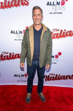 Aktör Rob Estes, 10 Nisan 2025 'te Harmony Gold Tiyatrosu' nda Los Angeles Prömiyeri 'ne katıldı.