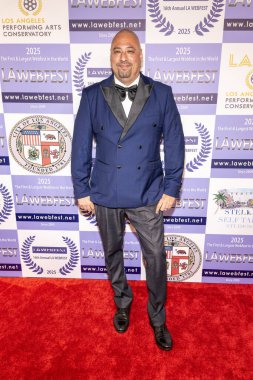 Yönetmen / Yazar Johnny Galvan Barnsdall Gallery Theatre, Los Angeles, CA, 2 Mayıs 2025 'te 16. Los Angeles Web Serisi Festivali Ödül Töreni' ne (LA Webfest) katıldı.