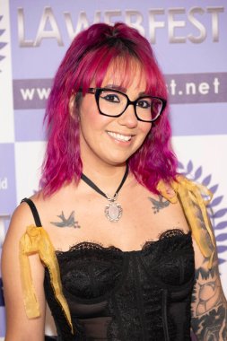 Yönetmen / Yapımcı Leslie McReynolds Barnsdall Gallery Theatre, Los Angeles, CA, 2 Mayıs 2025 'te 16. Los Angeles Web Serisi Festivali Ödül Töreni' ne (LA Webfest) katıldı.