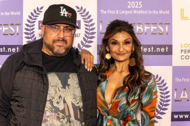 Yönetmen Jonathan Pezza, Aktris Anjali Bhimani 2 Mayıs 2025 Barnsdall Galeri Tiyatrosu 'nda 16. LA Web Serisi Festivali Ödül Töreni' ne (LA Webfest) katıldı.