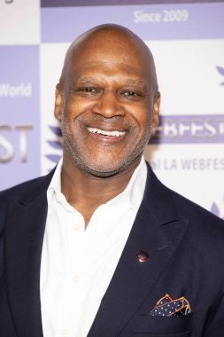 Sunucu / Yapımcı Rob Edwards, Los Angeles Galeri Tiyatrosu 'nda 16. Los Angeles Web Serisi Festivali Ödül Töreni' ne (LA Webfest) katıldı.