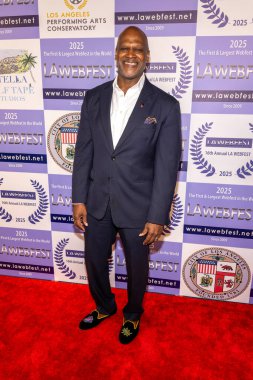 Sunucu / Yapımcı Rob Edwards, Los Angeles Galeri Tiyatrosu 'nda 16. Los Angeles Web Serisi Festivali Ödül Töreni' ne (LA Webfest) katıldı.