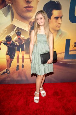 Aktris Kennedy Garcia, Regal Cinemas LA Live, Los Angeles, CA, 8 Mayıs 2025 'te Los Angeles' Off the LINE 'ın galasına katıldı.