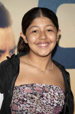 Dansçı Kassandra Becerra 8 Mayıs 2025 Regal Cinemas LA Live, Los Angeles, CA 'de' Off the LINE 'ın Los Angeles galasına katılıyor.