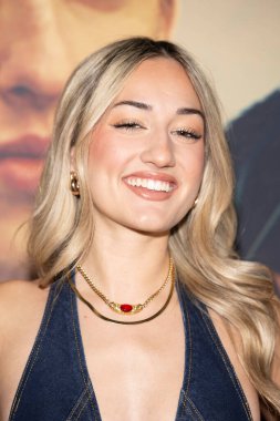 Şarkıcı / Aktris Jazzy Fauchere, 8 Mayıs 2025 Regal Cinemas LA Live, Los Angeles 'taki' Off the LINE 'ın Los Angeles Premiere' ine katılıyor.