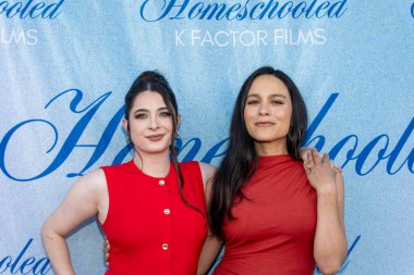 Yönetmen Niki Koss, Aktris Maya Stojan 29 Mayıs 2025 'te Los Angeles' ta Laemmle Royal, Los Angeles, CA 'da 