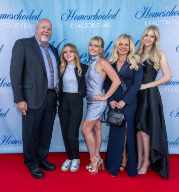 Aktörler Jay ve Kristi Paasch, Sailor Paasch, Tilly Paasch, Lilah Paasch 29 Mayıs 2025 'te Laemmle Royal, Los Angeles' ta 