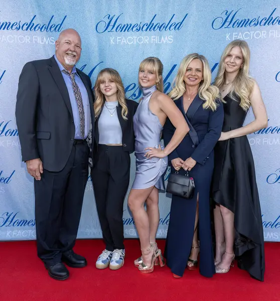 Aktörler Jay ve Kristi Paasch, Sailor Paasch, Tilly Paasch, Lilah Paasch 29 Mayıs 2025 'te Laemmle Royal, Los Angeles' ta 