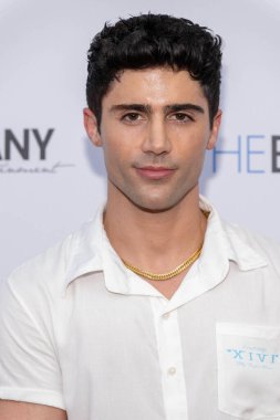 Aktör Max Ehrich, 5 Haziran 2025 'te Los Angeles Özel Konutu' nda LANY Entertainment Summer Mixer 'a katıldı.