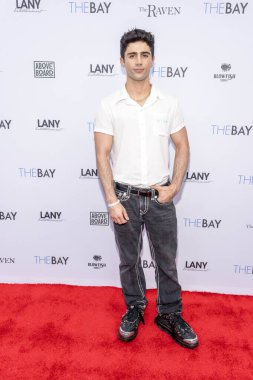 Aktör Max Ehrich, 5 Haziran 2025 'te Los Angeles Özel Konutu' nda LANY Entertainment Summer Mixer 'a katıldı.