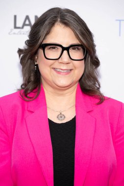 Aktris Julie Dove, 5 Haziran 2025 'te Los Angeles Özel Konutu' nda LANY Entertainment Summer Mixer 'a katıldı.