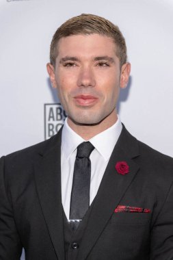 Aktör Kristos Andrews, 5 Haziran 2025 'te Los Angeles Özel Konutu' nda LANY Entertainment Summer Mixer 'a katıldı.