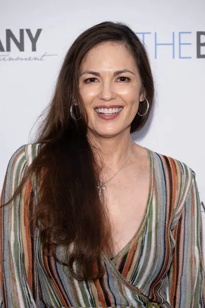 Aktris Terri Ivens, 5 Haziran 2025 'te Los Angeles Özel Konutu' nda LANY Entertainment Summer Mixer 'a katıldı.