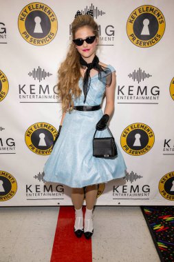 Şarkıcı / Oyuncu Sam Pio Key Elements PR ve KEMG Entertainment sunumuna katılıyor. 2025 Retro Paten ve Sırt Çantası Drive Moonlight Rollerway, Los Angeles, CA, 18 Haziran 2025