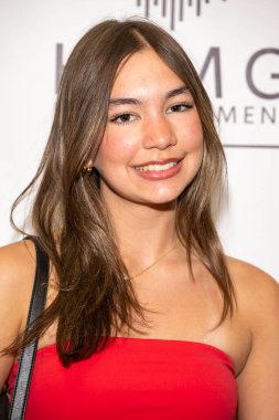 Aktris Reese Herron, Key Elements PR ve KEMG Entertainment sunumuna katılıyor. 2025 Retro Paten ve Sırt Çantası Drive Moonlight Rollerway, Los Angeles, CA, 18 Haziran 2025