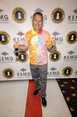 Yapımcı Henry Penzi Key Elements PR ve KEMG Entertainment sunumuna katılıyor. 2025 Retro Paten ve Sırt Çantası Drive Moonlight Rollerway, Los Angeles, CA, 18 Haziran 2025