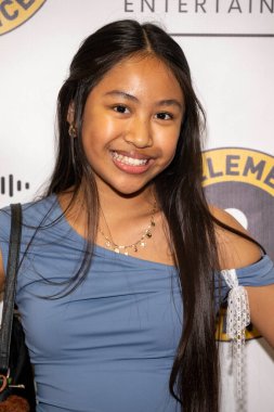 Aktris / Dansçı Rylin Clemente, Key Elements PR ve KEMG Entertainment sunumuna katılıyor. 2025 Retro Paten ve Sırt Çantası Drive Moonlight Rollerway, Los Angeles, CA, 18 Haziran 2025