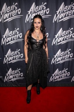 Şarkıcı Reyna Gonthier 24 Haziran 2025 'te Club Bahia, Los Angeles' ta Alexis Marrero Artists Label Showcase 'e katıldı.