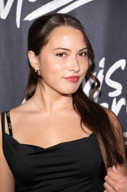 Şarkıcı / Oyuncu Reese Warren, Alexis Marrero Artists Label Showcase 'e 24 Haziran 2025' te Club Bahia, Los Angeles 'ta katıldı.