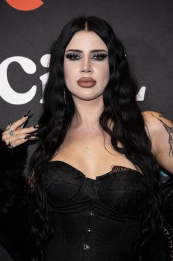 Model Sasha Baxter, Landon Brittain 'in 27 Haziran 2025' te Los Angeles 'taki Samuel Goldwyn Tiyatrosu' nda sergilediği 