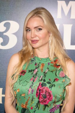 Sunucu Joey Zhou, 10 Temmuz 2025 'te 777 Tower, Los Angeles' ta Efsanevi Peyzaj Resimleri Resmi Basın Konferansı 'na katıldı.