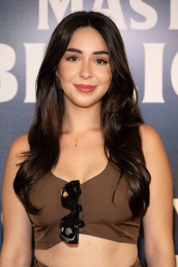 Sunucu Joey Zhou, 10 Temmuz 2025 'te 777 Tower, Los Angeles' ta Efsanevi Peyzaj Resimleri Resmi Basın Konferansı 'na katıldı.