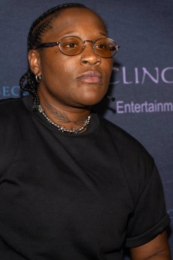 Şarkıcı Jozzy, 15 Temmuz 2025 'te Sunset Room Hollywood, Los Angeles' taki Eaton Yangını kurbanlarının yararına ESPY öncesi yardım kutlamalarına katıldı.