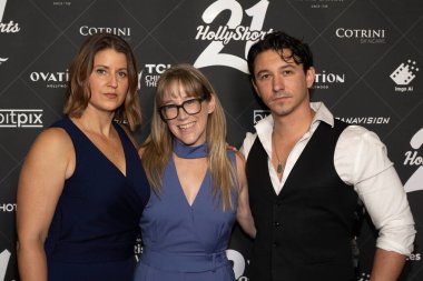 Yapımcı Elle Shaw, Yazar / Yönetmen Erin Brown Thomas, Aktör Louie Chapman TCL Çin Tiyatrosu 'nda 21.