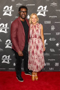 Aktör Tongayi Chirisa, İdari Yapımcı Elizabeth Morse Gilcreast, TCL Çin Tiyatrosu 'nda 21. Hollyshorts Film Festivali Oskarları' na katıldı.