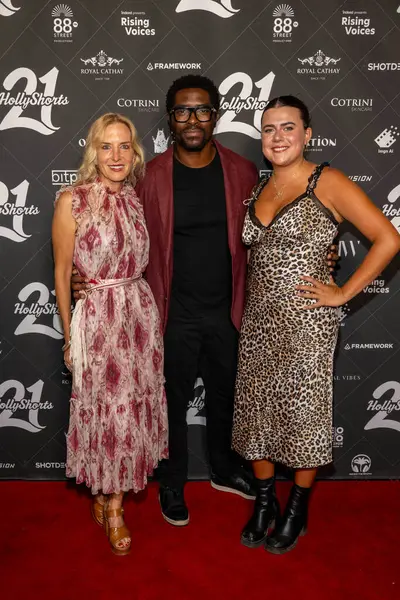 Aktör Tongayi Chirisa, İdari Yapımcı Elizabeth Morse Gilcreast, İdari yapımcı Juliette Duran, TCL Çin Tiyatrosu 'nda 21. Hollyshorts Film Festivali Oscar Ödülleri' ne katıldı.