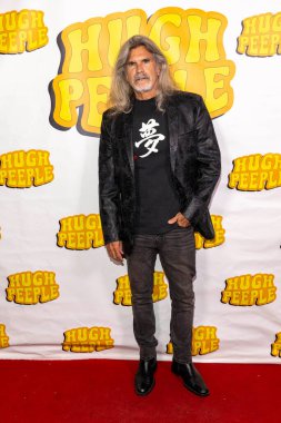 Film yönetmeni Keith Parmer 18 Ağustos 2025 'te Hotel Ziggy' de Levi Seacer Jr. 'ın yer aldığı HUGH PEEPLE canlı performans albümüne katıldı.