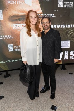 Şarkıcı Antonia Bennett, yönetmen Matthew Michael Ross 20 Ağustos 2025 'te Los Angeles Crescent Theater' da 