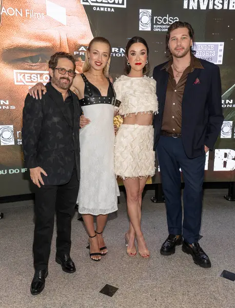 Yönetmen Matthew Michael Ross, Aktris Julia Smuskova, Aktris Rachel Alig, Aktör Zebedee Row Crescent Theater, Los Angeles, CA, 20 Ağustos 2025 'teki 