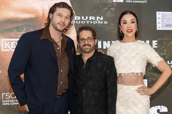 Aktör Zebedee Row, Yönetmen Matthew Michael Ross, Aktris Rachel Alig, 20 Ağustos 2025 'te Los Angeles Crescent Theater, Los Angeles' ta 